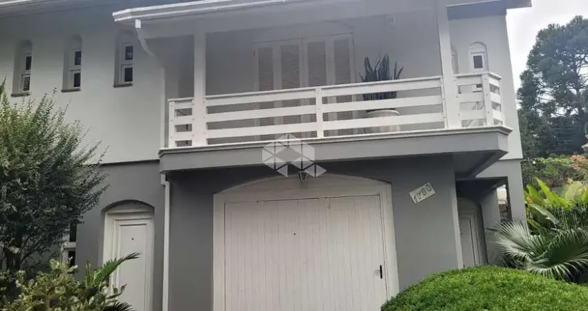 Uma ótima casa, de dois andares, duas moradias, bem localizada.