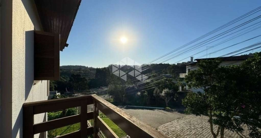 Uma bela casa, com dois andares, de esquina no Bairro José