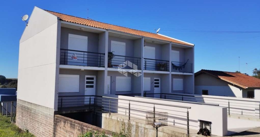 Triplex localizado no bairro Monte Verde, com quintal nos fundos