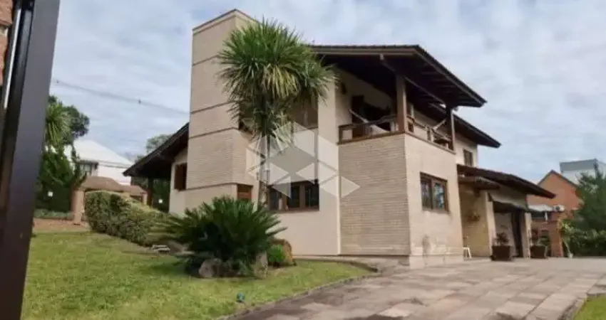 Casa com 300m2 localizada no Bairro São Luiz em Caxias Do Sul