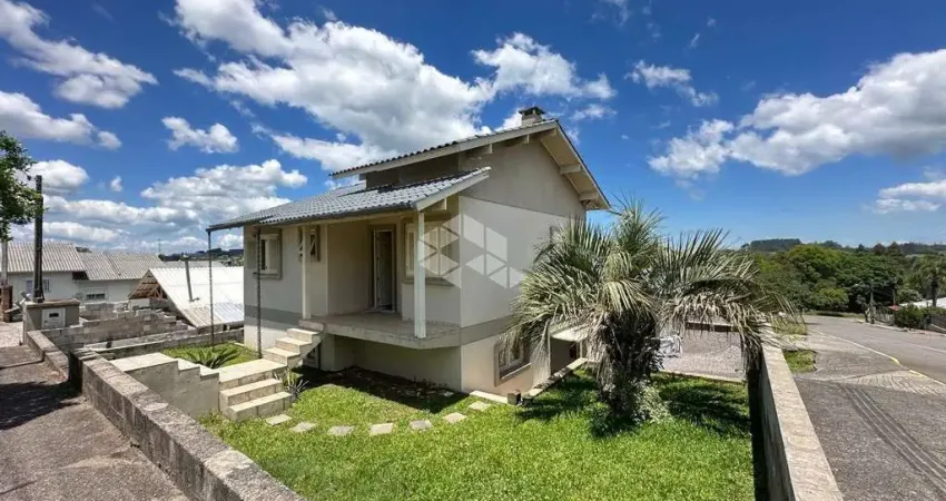 Casa de alvenaria com dois pavimentos no bairro monte verde - farroupilha