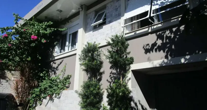 Casa de 4 dormitórios e garagem no Bairro Glória em Porto Alegre/RS