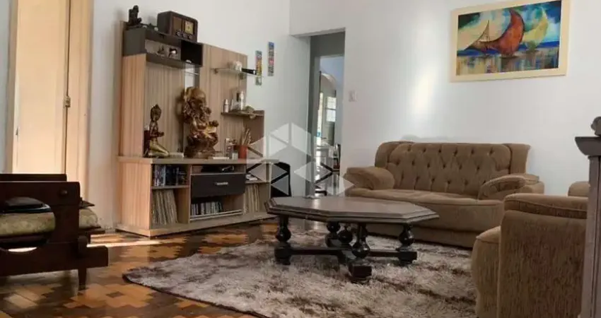 Crédito Real vende casa 4 quartos sendo 1 suíte e 6 vagas para carros no bairro Santo Antônio em Porto Alegre /RS.