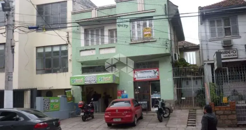Casa comercial e residencial Glória Térreo, duas lojas locadas para lotérica e salão de beleza, nos fundos apartamento 2 dormitório e 3 dormitórios