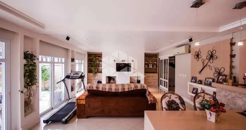 Casa de alto padrão  com 5 suítes e 4 vagas de garagem no condomínio Terra Mater, no bairro Jardim Carvalho em Porto Alegre - RS.