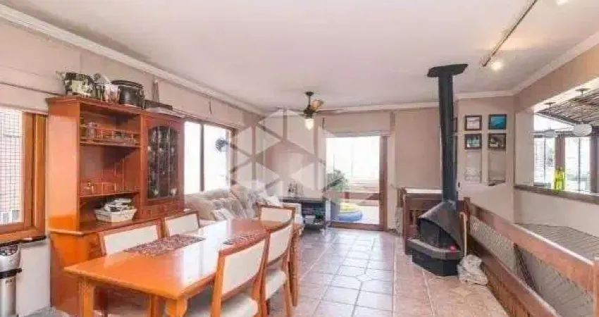 Cobertura a venda de 02 dormitórios sendo 1 suíte e duas vagas no bairro mont ´serrat, porto alegre - rs