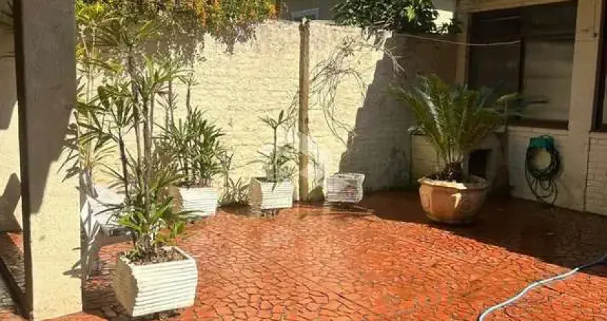 Casa à venda com 3 dormitórios, pátio, churrasqueira, 2 vagas - bairro partenon - porto alegre/rs