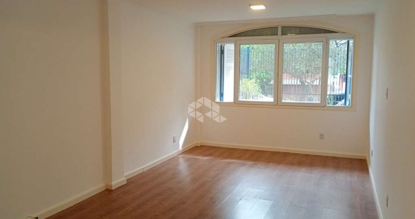 Apartamento JK / Kitnet à venda com pátio no bairro Auxiliadora - Porto Alegre/RS