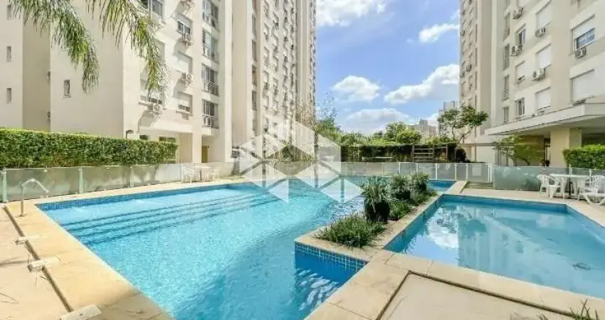 Apartamento semimobiliado em andar alto, 2 dormitórios, 1 suíte, living com 2 ambientes, sacada, 1 vaga