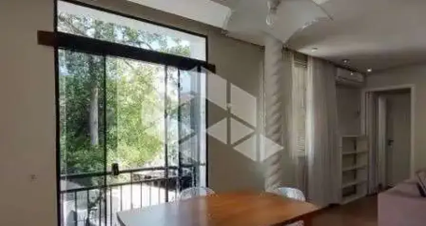 Apartamento à venda com 02 dormitórios / quartos na rua santo antônio no bairro bom fim em porto alegre.