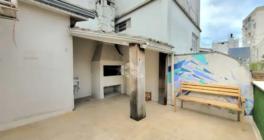 Cobertua com 2 dormitórios, vaga de garagem coberta ao lado da redenção