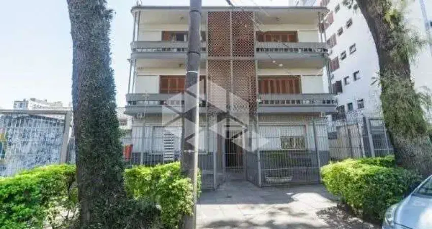 Apartamento à venda 2 dormitórios com dependência de empregada no bairro santa cecilia em porto alegre/rs.