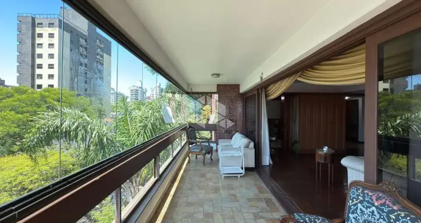 Apartamento à venda 3 dormitórios, sendo 1 suíte master, um por andar, 237m², sacada, com 4 vagas de garagem, no bairro rio branco - porto alegre/rs
