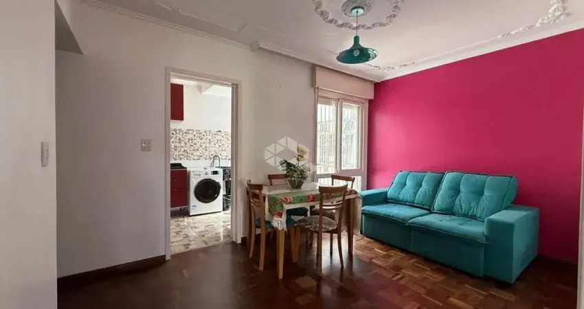 Apartamento à venda com EXCLUSIVIDADE CR, 2 quartos, todo mobiliado ao lado do Boubom Assis Brasil no bairro São João em Porto Alegre - RS.
