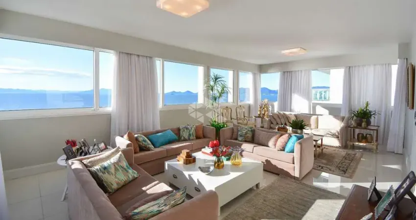 Cobertura Duplex SEMIMOBILIADA com vista para o mar de 3 dormitórios, sendo 1 suíte, 3 vagas de garagem no Centro de Florianópolis/SC.