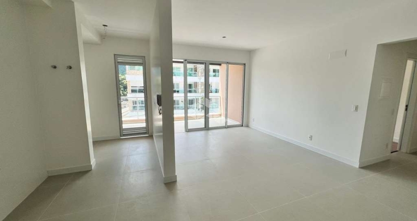 Apartamento com 2 dormitórios sendo 1 suíte, 1 vaga de garagem no bairro João Paulo em Florianópolis/SC.