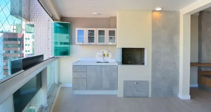 Apartamento semimobiliado com 3 dormitórios/quartos e sendo 3 suítes A Venda - Centro, Florianópolis SC