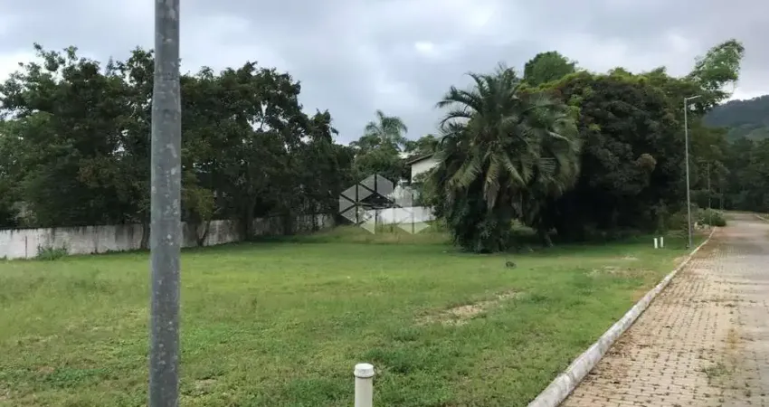 Terreno em condomínio fechado com 454,95m² a venda - ratones, florianópolis sc.