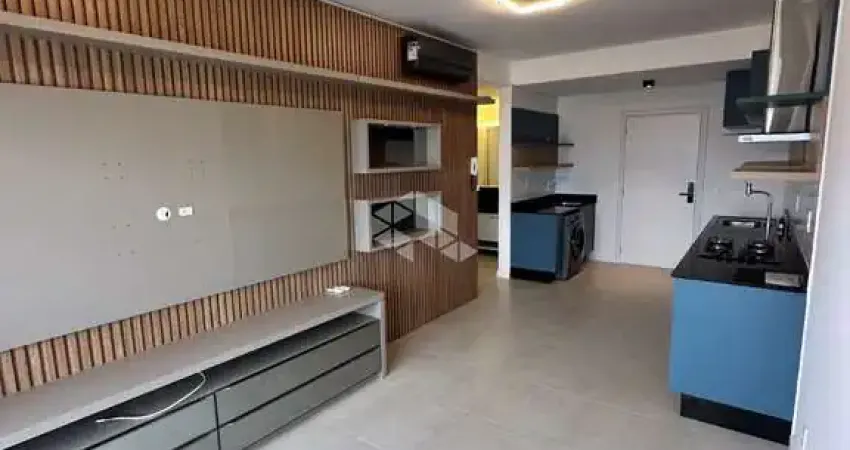 APARTAMENTO SEMIMOBILIADO COM 1 SUÍTE 1 VAGA E 1 HOBBY BOX NO ESTREITO EM FLORIANÓPOLIS - SC