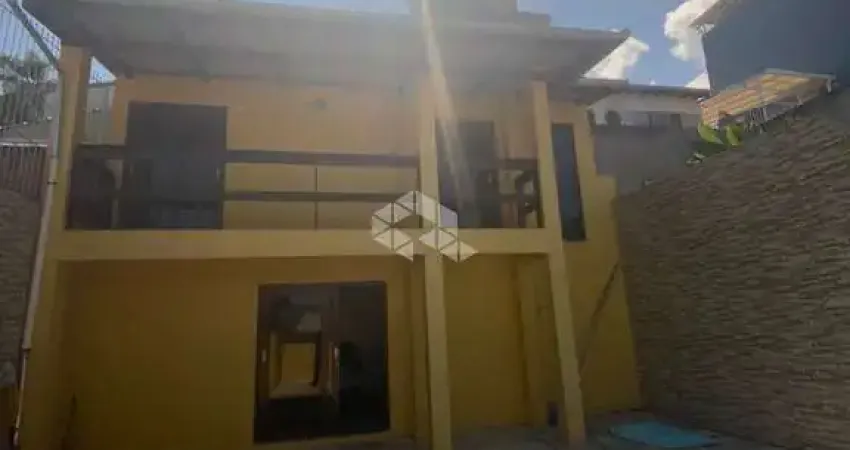Casa com 6 dormitórios, sendo 3 suítes (1 suíte master com hidromassagem) + edícula com 2 dormitórios, 4 vagas