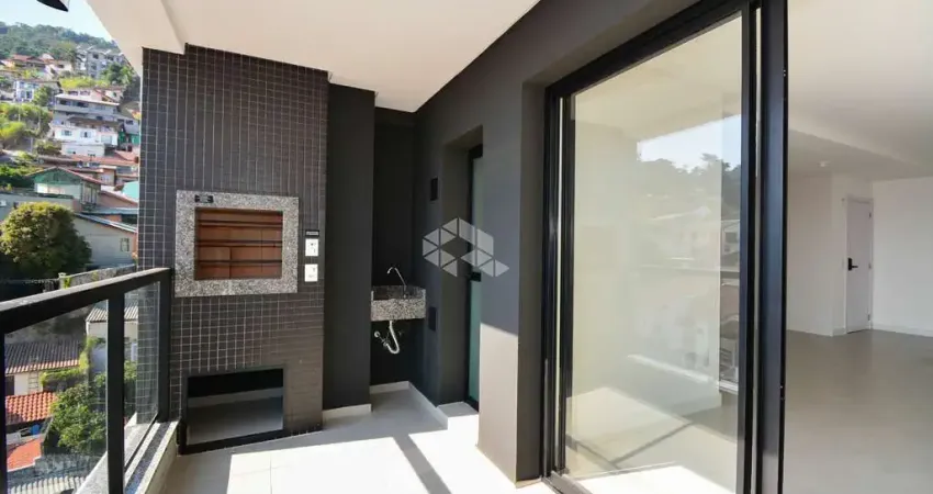 Apartamento com vista para o mar, de 3 dormitórios, sendo 3 suítes, 2 vagas de garagem no Centro de Florianópolis/SC.