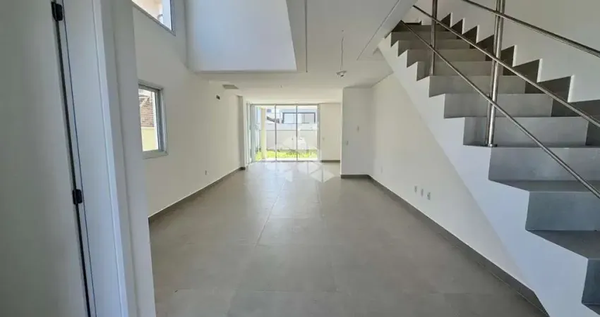 Casa 3 dormitórios sendo 1 suíte, 1 vaga de garagem no bairro campeche, em florianópolis/sc