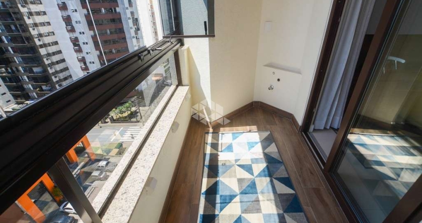 APARTAMENTO MOBILIADO COM 3 QUARTOS 1 SUÍTE E 2 VAGAS NO CENTRO DE FLORIANÓPOLIS/SC