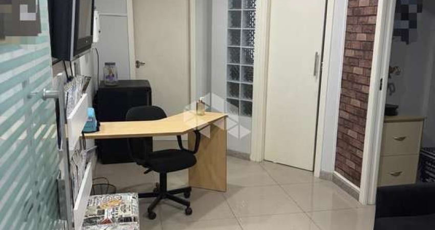 SALA COMERCIAL NO CANTO EM FLORIANÓPOLIS PRONTA PARA O SEU NEGÓCIO