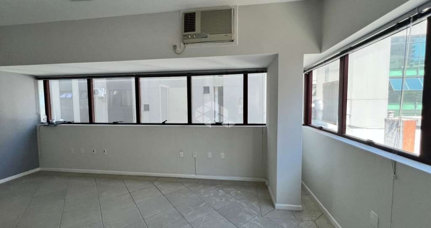 SALA COMERCIAL 42,35 M² PRIVATIVOS COM 1 VAGA DE GARAGEM NO CENTRO DE FLORIANÓPOLIS/SC