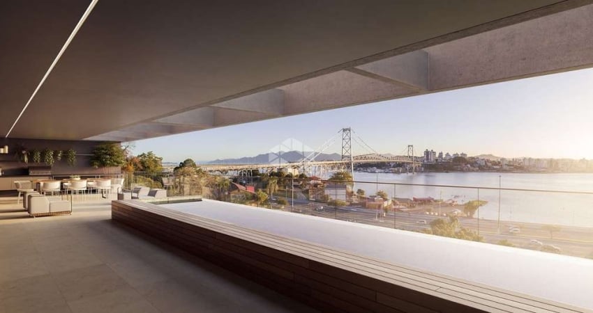 APARTAMENTO DE LUXO COM 3 SUÍTES E 2 VAGAS DE GARAGEM COM VISTA PARA O MAR NO CENTRO DE FLORIANÓPOLIS/SC