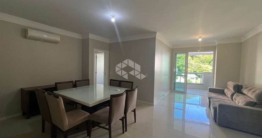 APARTAMENTO SEMIMOBILIADO COM 4 QUARTOS SENDO 1 SUÍTE NO BAIRRO ITACORUBI EM FLORIANÓPOLIS/SC