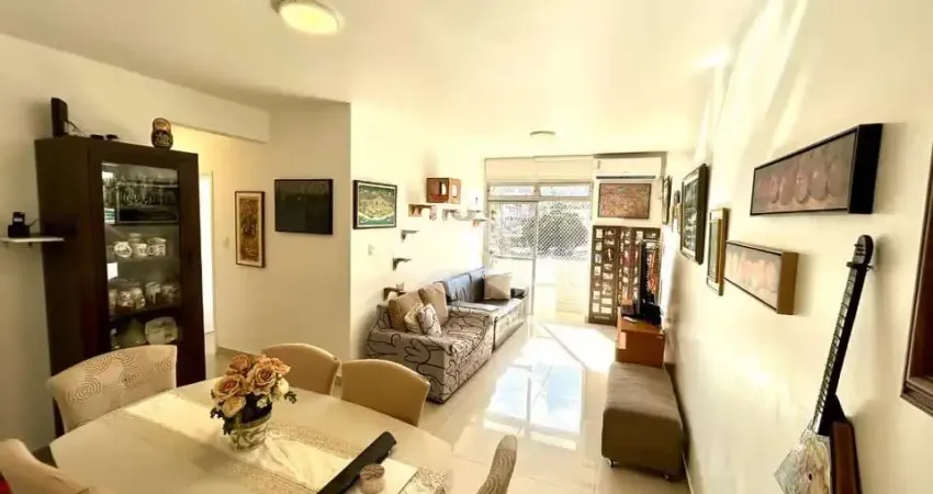 APARTAMENTO SEMIMOBILIADO NO CENTRO DE FLORIANÓPOLIS COM 3 QUARTOS SENDO 1 SUÍTE E 1 VAGA DE GARAGEM