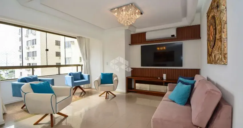 APARTAMENTO AMPLO COM 3 QUARTOS SENDO 1 SUÍTE E 1 VAGA DE GARAGEM NO CENTRO DE FLORIANÓPOLIS/SC
