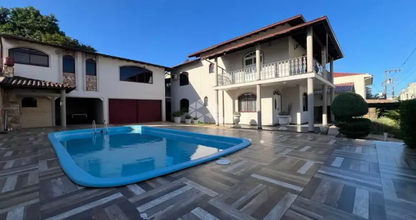 CASA COM 3 QUARTOS SENDO 1 SUÍTE 2 VAGAS DE GARAGEM  E ÁREA GOURMET COMPLETA  NA PRAIA COMPRIDA EM SÃO JOSÉ