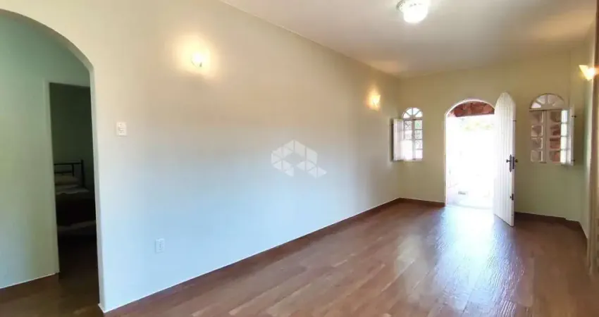 CASA COM 3 QUARTOS SENDO 2 SUÍTES 2 VAGAS COBERTAS CHURRASQUEIRA E TERRAÇO NO ESTREITO EM FLORIANOPOLIS