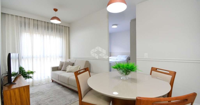 STUDIO MOBILIADO COM 1 SUÍTE E VAGA DE GARAGEM AO LADO DO PÁTIO MILANO NO CENTRO DE FLORIANÓPOLIS