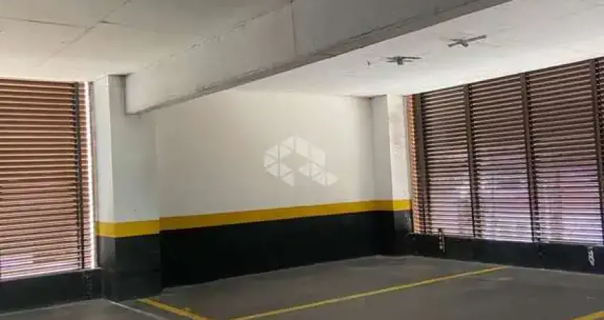 BOX DE GARAGEM NO CENTRO PRÓXIMO BEIRA-MAR E HOSPITAL CELSO RAMOS