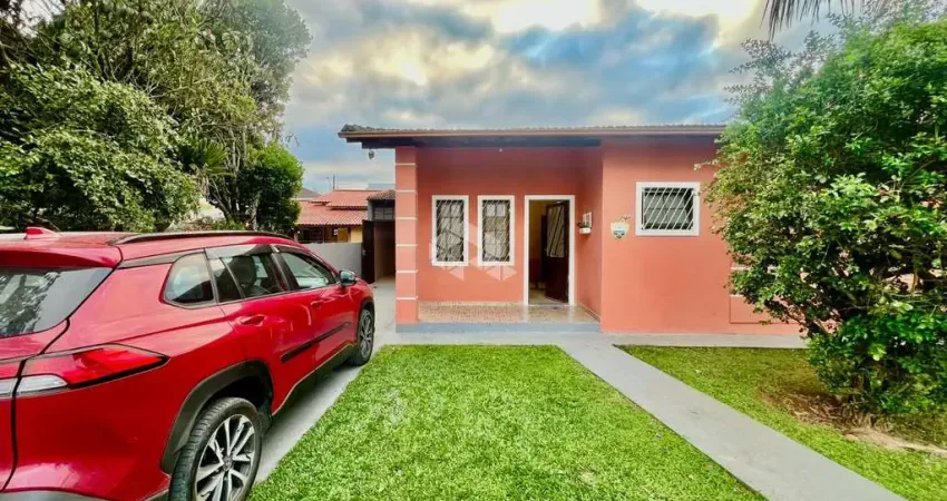 CASA NO CAMPECHE COM 3 QUARTOS  SENDO 1 SUÍTE E QUINTAL PRIVATIVO PERTO DA PRAIA