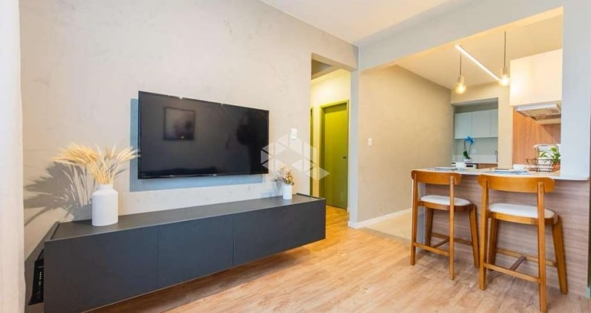 APARTAMENTO PRONTO PARA MORAR NA TRINDADE COM 2 QUARTOS E 1 VAGA DE GARAGEM