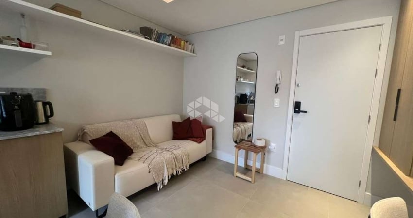 STUDIO COM 1 SUÍTE MOBILIADO VAGA LAZER COMPLETO TRINDADE FLORIANÓPOLIS
