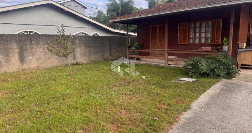 CASA COM 2 QUARTOS QUINTAL E 2 VAGAS NA VARGEM PEQUENA FLORIANÓPOLIS PRONTA PARA MORAR