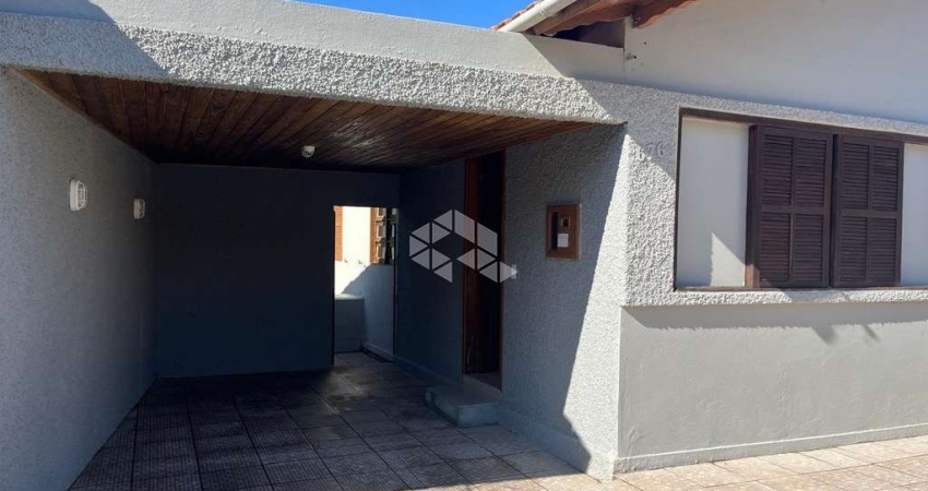 CASA COM QUINTAL NO ESTREITO COM 2 QUARTOS SENDO 1 SUÍTE PRONTA PARA MORAR
