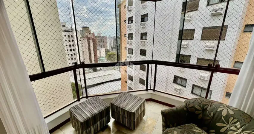 COBERTURA COM 4 QUARTOS SENDO 2 SUÍTES 2 VAGAS DE GARAGEM E VISTA PANORÂMICA NO CENTRO DE FLORIANÓPOLIS