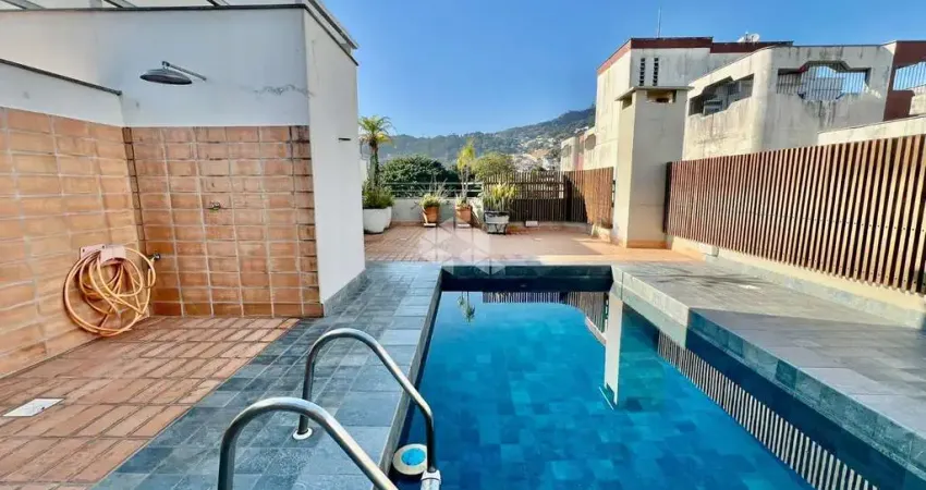 COBERTURA COM 3 QUARTOS SENDO 1 SUÍTE 2 VAGAS VISTA PANORÂMICA E LAZER COMPLETO NO CENTRO DE FLORIANÓPOLIS
