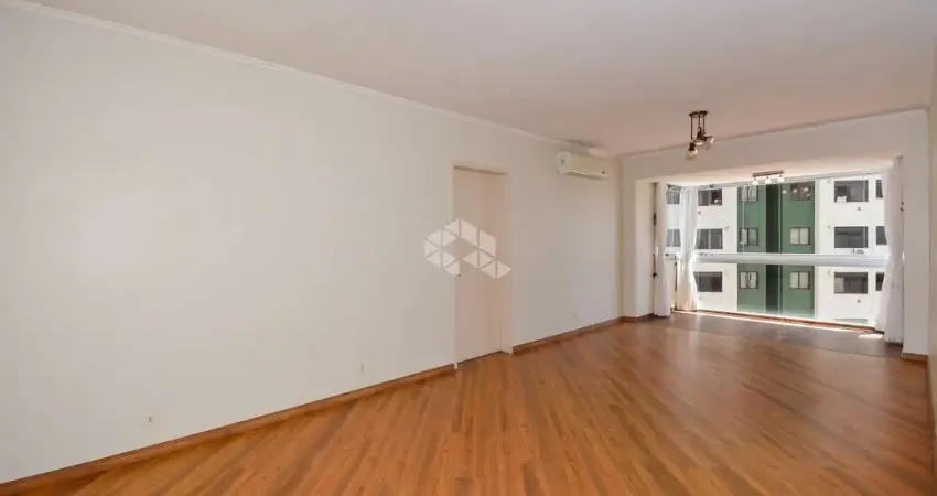 Apartamento semimobiliado com vista para o mar 3 quartos sendo 1 suíte e 3 vagas na beira-mar norte florianópolis