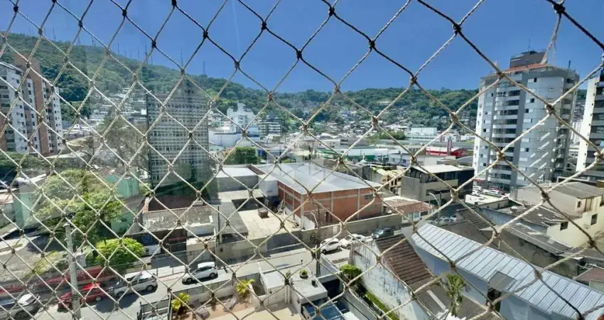 Apartamento com 4 quartos sendo 1 suíte e 2 vagas de garagem amplo no centro de florianópolis