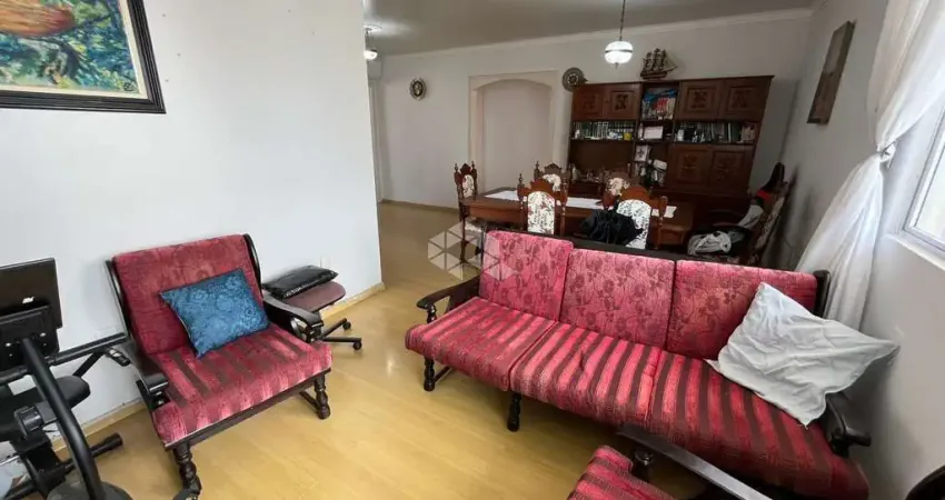 Apartamento amplo com 3 quartos  sendo 1 suíte no coração do centro de florianópolis