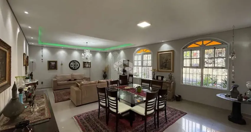 Casa com 5 quartos sendo 2 suítes e 3 vagas de garagem no bom abrigo florianópolis