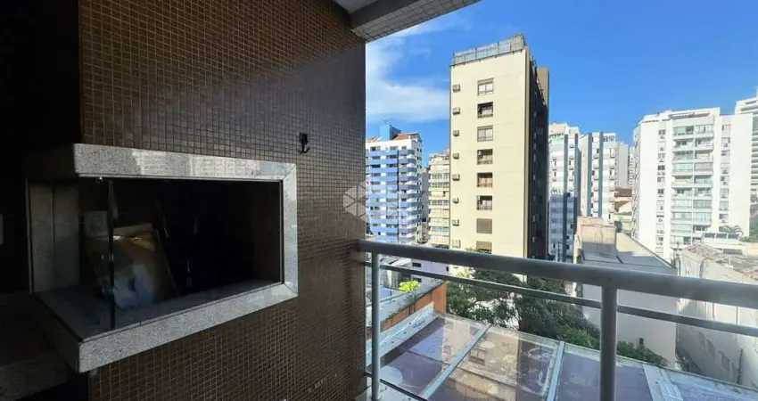 Apartamento com 2 quartos sendo 1 suíte e 2 vagas de garagem no centro de florianópolis
