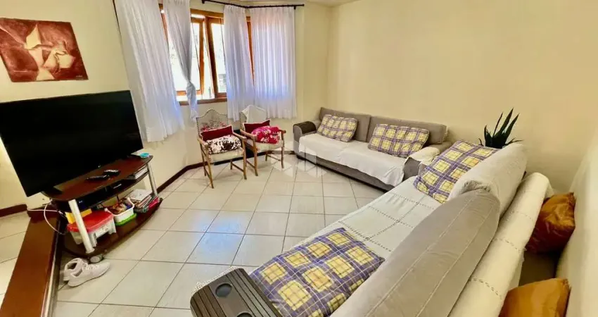 Casa ampla com 4 quartos 2 suítes e 2 vagas na trindade florianópolis